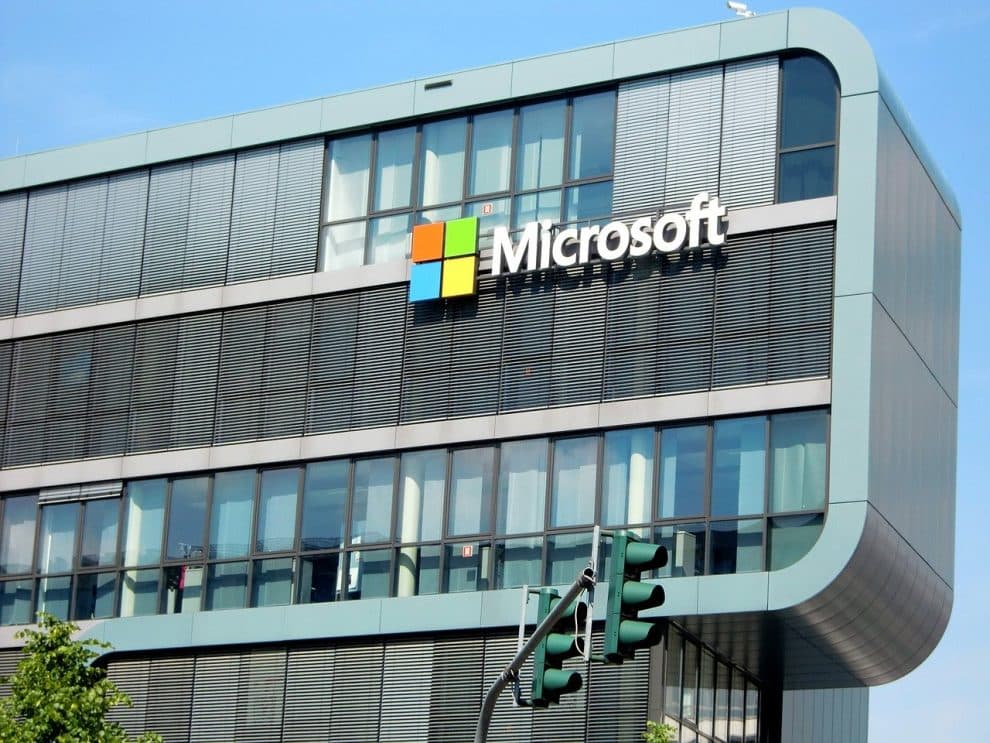 តុលាការអនុញ្ញាតឱ្យក្រុមហ៊ុន Microsoft រឹបអូសយកដូមែនគេហទំព័រដែលត្រូវបានប្រើក្នុងការក្លែងបន្លំព័ត៌មានកូវីដ១៩ ឬ ការឆបោកជាBEC